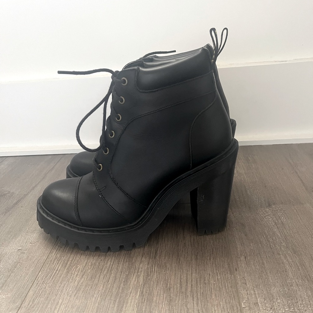 Dr Martens Averil Women’s Leather Heeled Ankle Boots